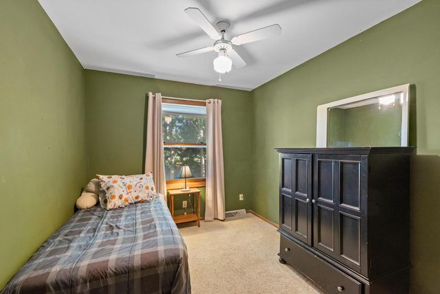 8044 W Beacon Hill DRIVE, Franklin, WI 53132