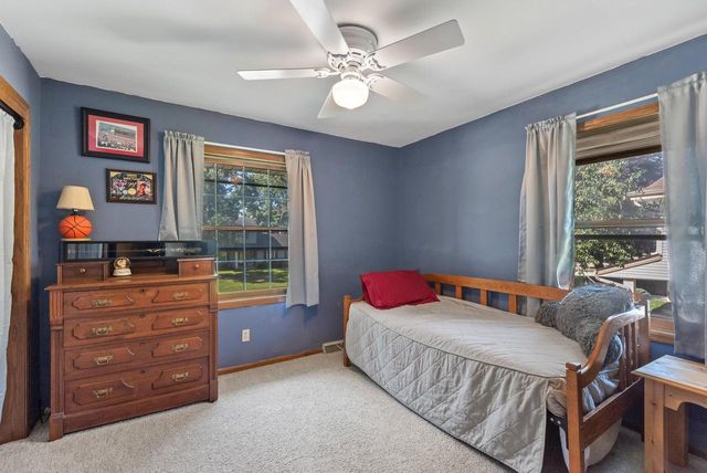 8044 W Beacon Hill DRIVE, Franklin, WI 53132