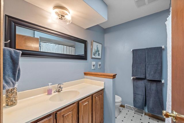 8044 W Beacon Hill DRIVE, Franklin, WI 53132