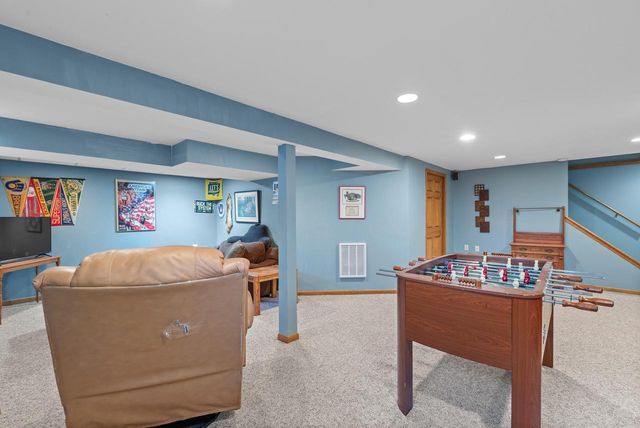 8044 W Beacon Hill DRIVE, Franklin, WI 53132