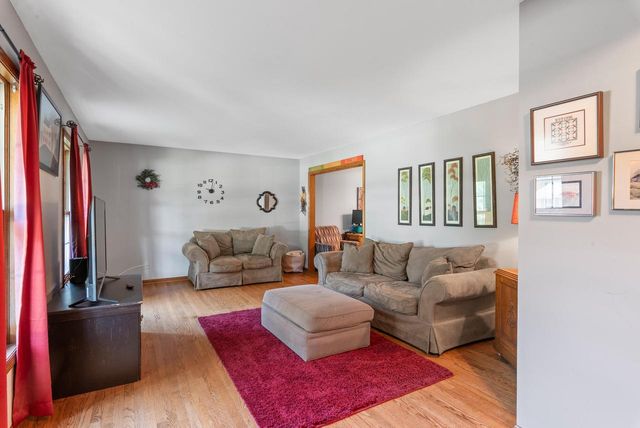 8044 W Beacon Hill DRIVE, Franklin, WI 53132