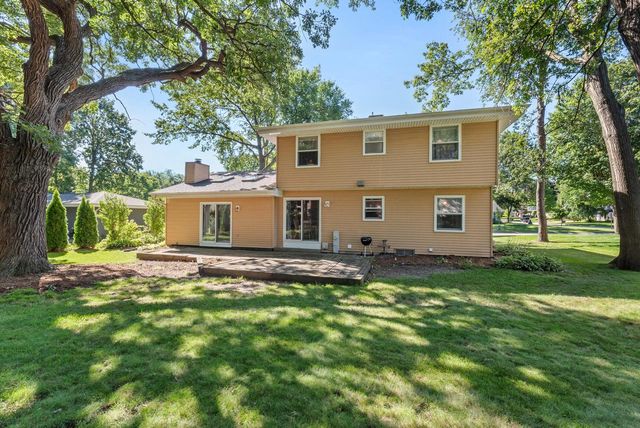 8044 W Beacon Hill DRIVE, Franklin, WI 53132