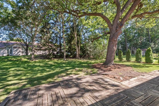 8044 W Beacon Hill DRIVE, Franklin, WI 53132