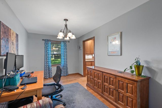 8044 W Beacon Hill DRIVE, Franklin, WI 53132