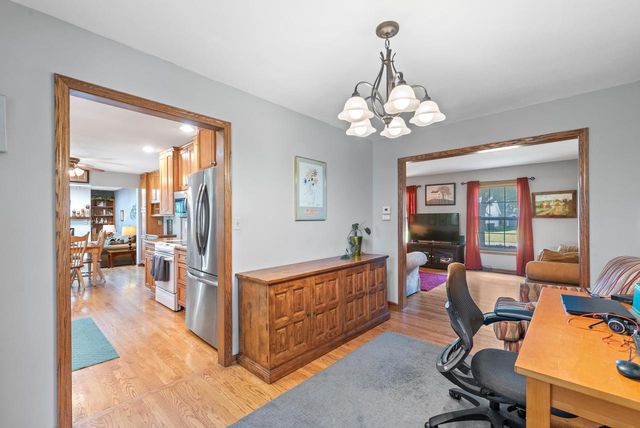 8044 W Beacon Hill DRIVE, Franklin, WI 53132