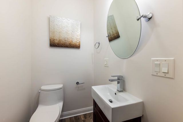 5403 S Greenwood Avenue, Chicago, IL 60615