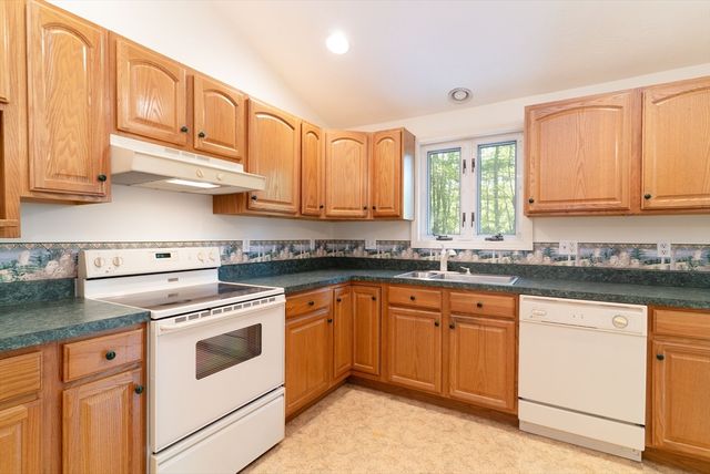 611 Henshaw St, Leicester, MA 01542