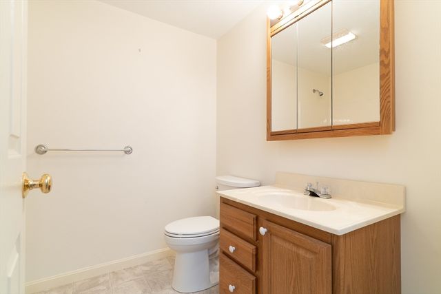 611 Henshaw St, Leicester, MA 01542