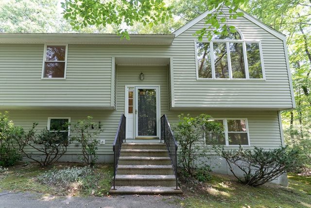 611 Henshaw St, Leicester, MA 01542