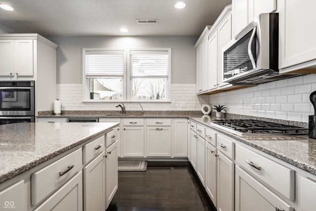 567 Amersham Court, Avon, IN 46123