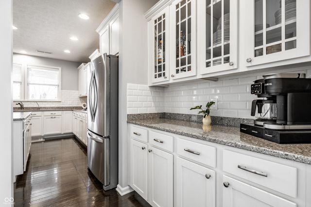 567 Amersham Court, Avon, IN 46123