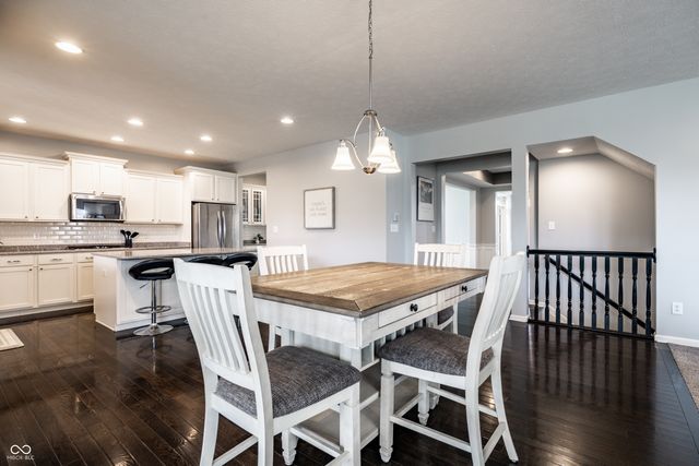 567 Amersham Court, Avon, IN 46123