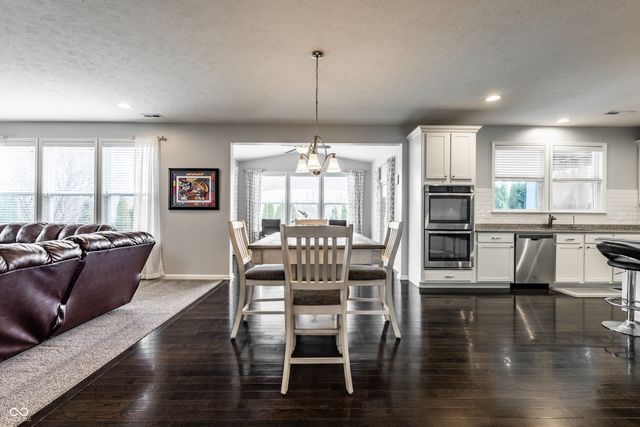 567 Amersham Court, Avon, IN 46123