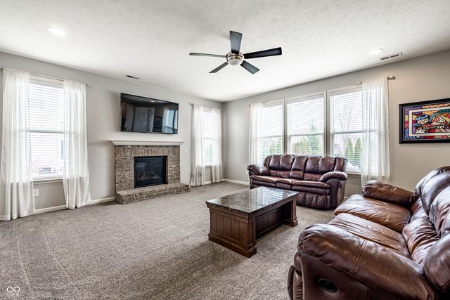 567 Amersham Court, Avon, IN 46123