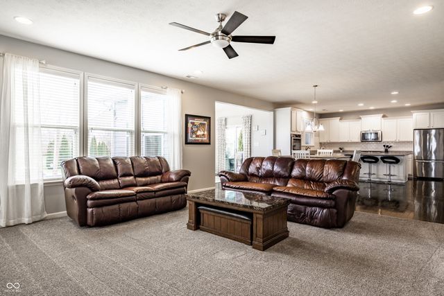 567 Amersham Court, Avon, IN 46123