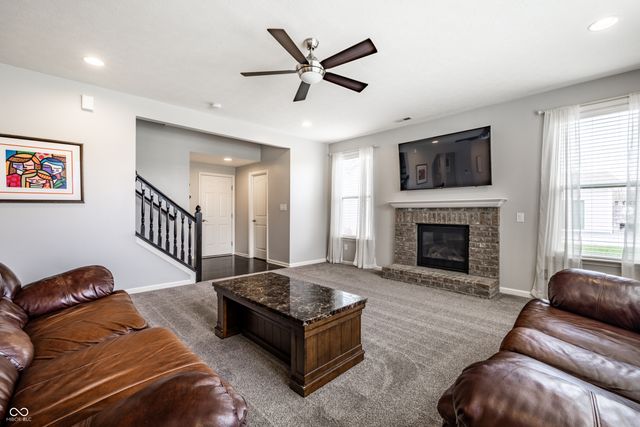 567 Amersham Court, Avon, IN 46123