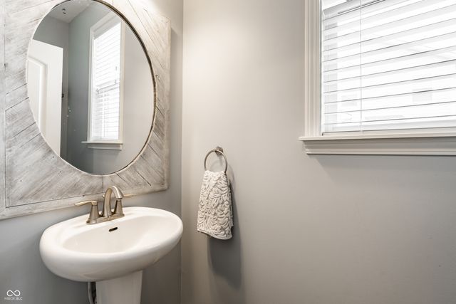 567 Amersham Court, Avon, IN 46123