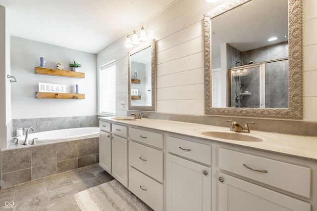 567 Amersham Court, Avon, IN 46123