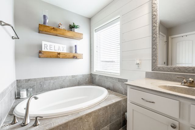 567 Amersham Court, Avon, IN 46123