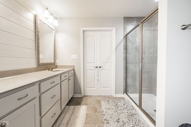 567 Amersham Court, Avon, IN 46123