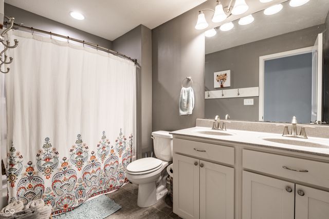 567 Amersham Court, Avon, IN 46123