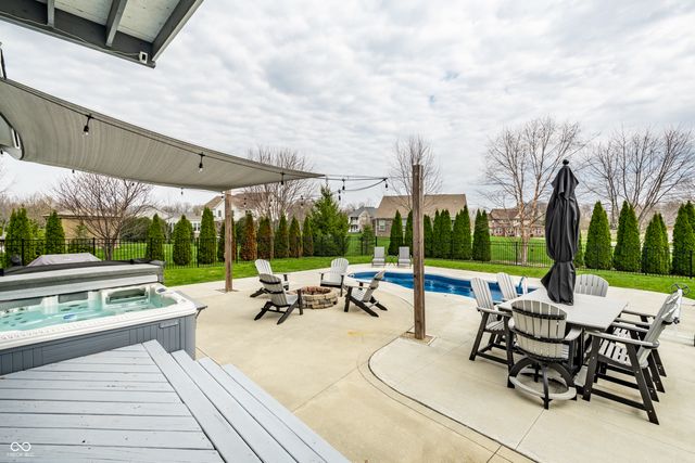 567 Amersham Court, Avon, IN 46123