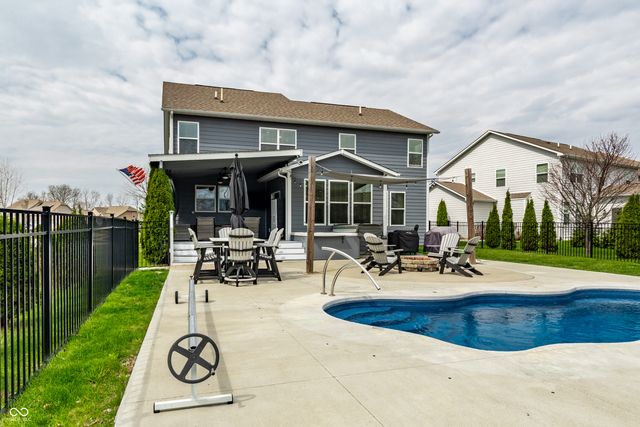 567 Amersham Court, Avon, IN 46123