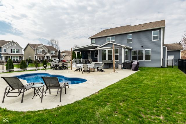 567 Amersham Court, Avon, IN 46123