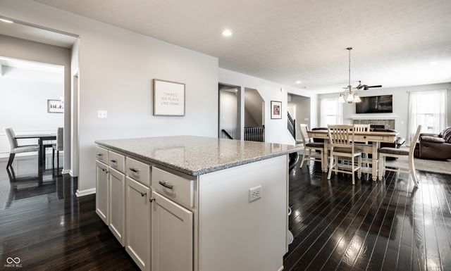 567 Amersham Court, Avon, IN 46123