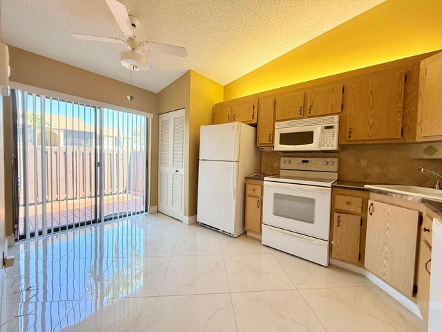 809 Sky Pine Way F, Greenacres, FL 33415