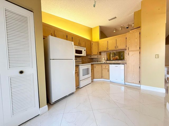 809 Sky Pine Way F, Greenacres, FL 33415