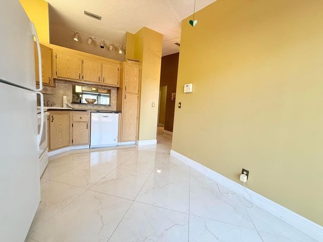 809 Sky Pine Way F, Greenacres, FL 33415