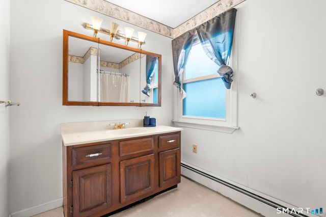 537 George Washington Road, Enfield, CT 06082