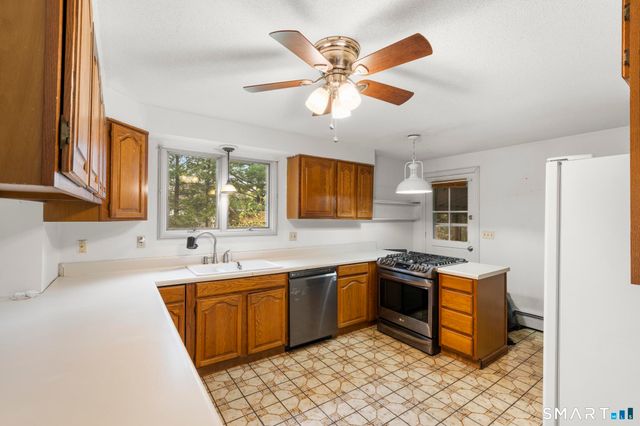 537 George Washington Road, Enfield, CT 06082