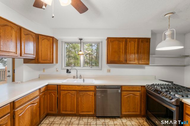 537 George Washington Road, Enfield, CT 06082