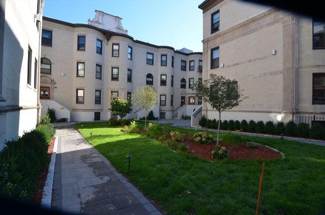 4 Albemarle Ct C, Boston, MA 02115