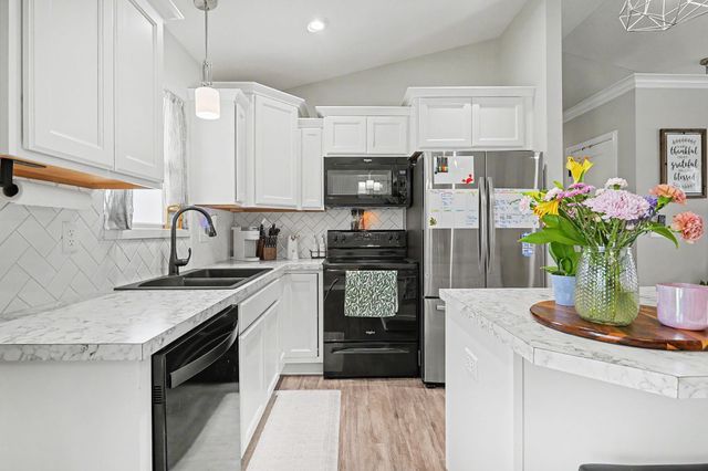 881 N Cloverleaf, Goddard, KS 67052