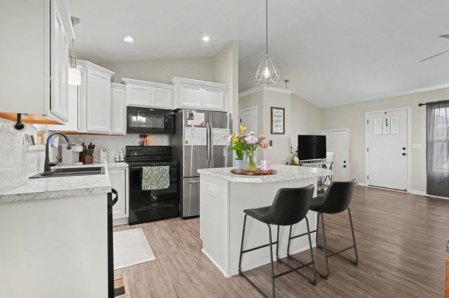 881 N Cloverleaf, Goddard, KS 67052