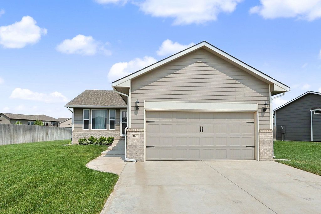 881 N Cloverleaf, Goddard, KS 67052