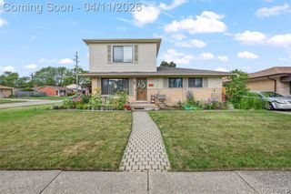 21301 Violet Street, Saint Clair Shores, MI 48082