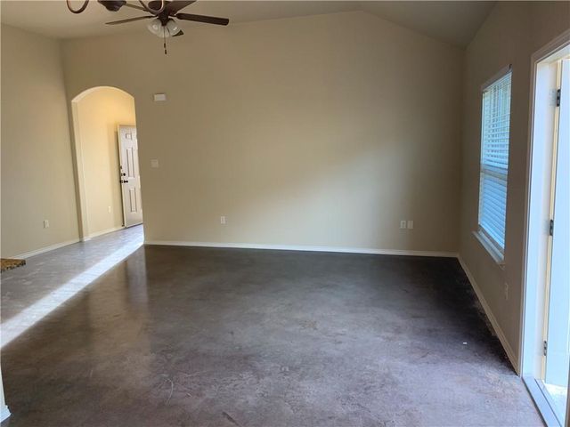 379 JOANNE LOOP B, Buda, TX 78610