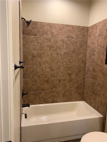 379 JOANNE LOOP B, Buda, TX 78610