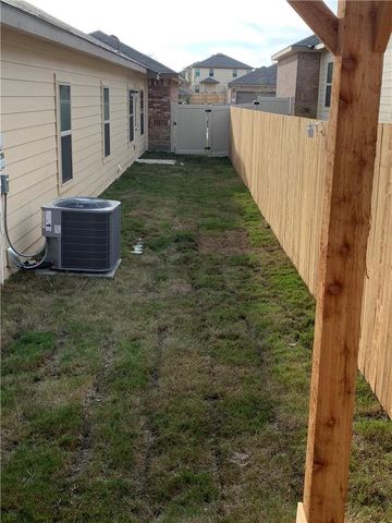 379 JOANNE LOOP B, Buda, TX 78610