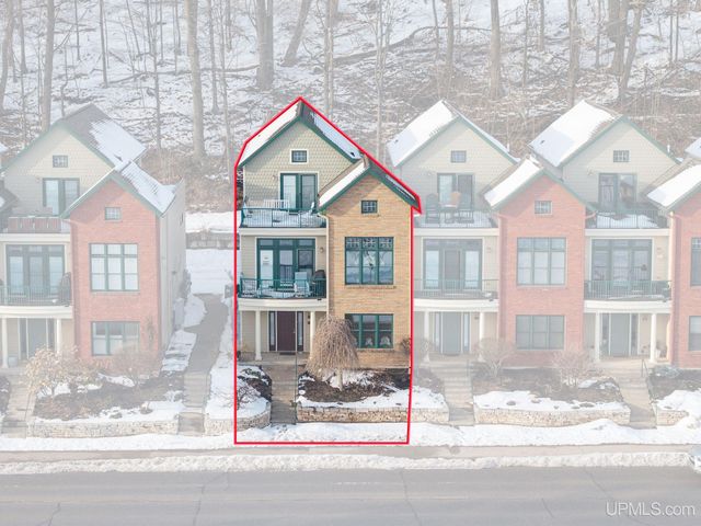 233 N Lakeshore Boulevard, Marquette, MI 49855