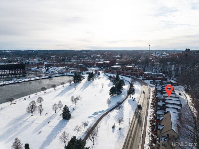 233 N Lakeshore Boulevard, Marquette, MI 49855