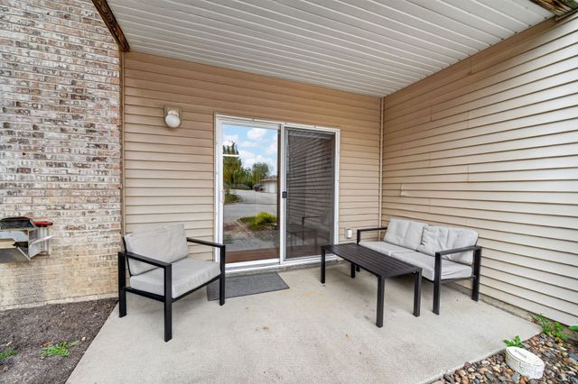 10111 Sutton Drive 1, Urbandale, IA 50322
