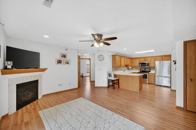 10111 Sutton Drive 1, Urbandale, IA 50322