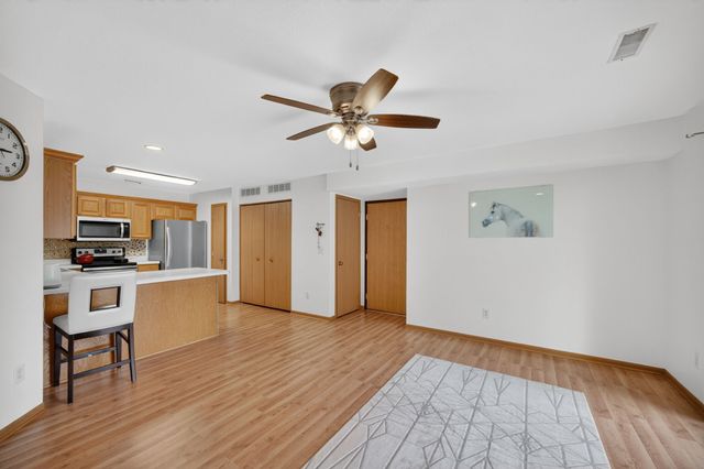 10111 Sutton Drive 1, Urbandale, IA 50322