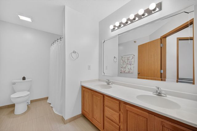 10111 Sutton Drive 1, Urbandale, IA 50322