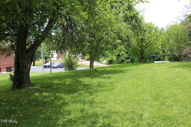 151 Hospital Drive, Pennington Gap, VA 24277